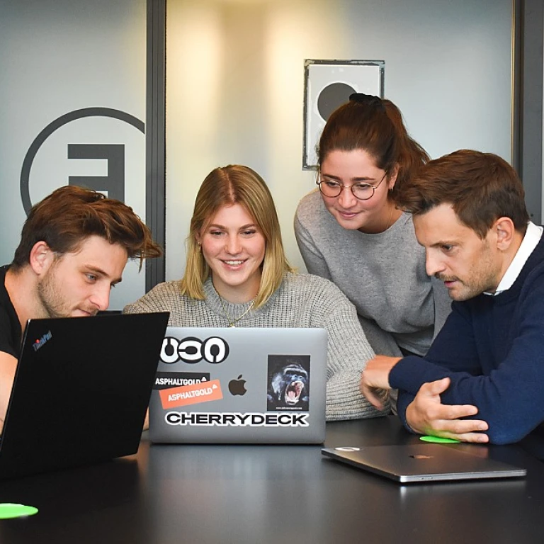 Quand l'IA Devient un Coach de l'Inattendu : L'Art de Transformer les Équipes Marketing en Athlètes de l'Innovation